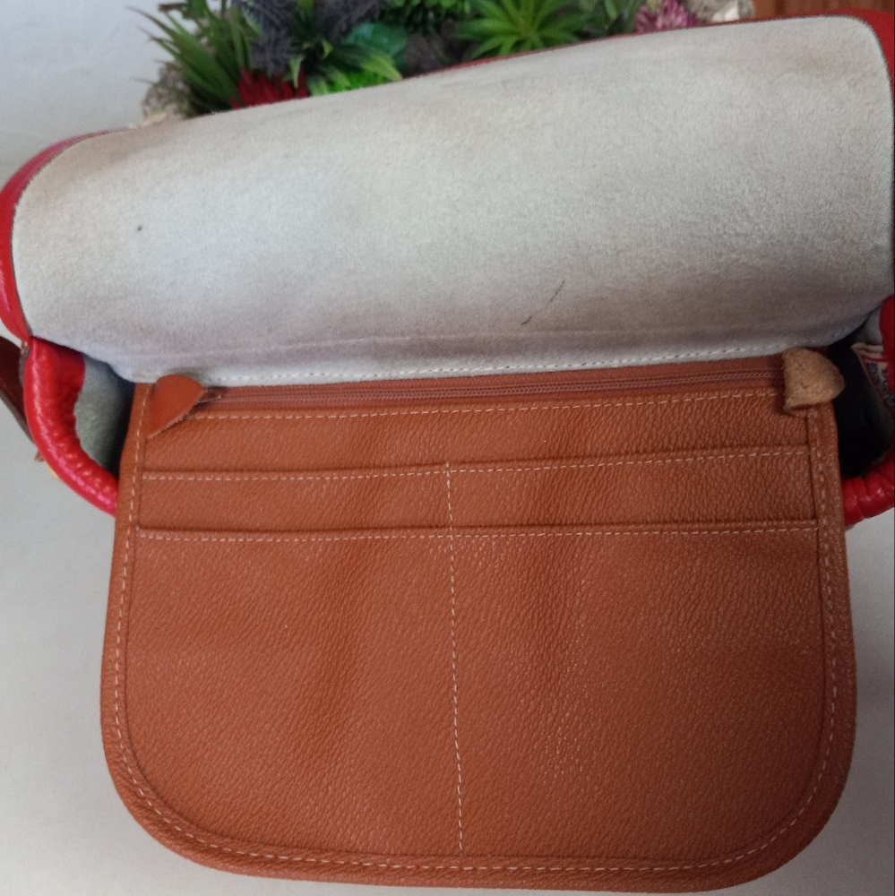 Dooney & Bourke Vintage 1990's, Outback Collection, Large Saddle Bag. - Picture 14 of 16